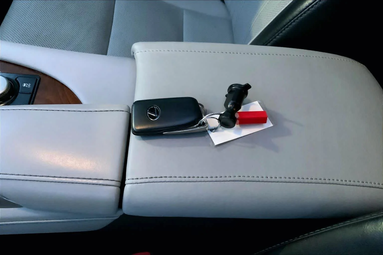 Used 2018 Atomic Silver Lexus  image 13