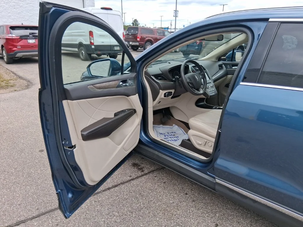 Used 2018 Diamond Lincoln Reserve image 13