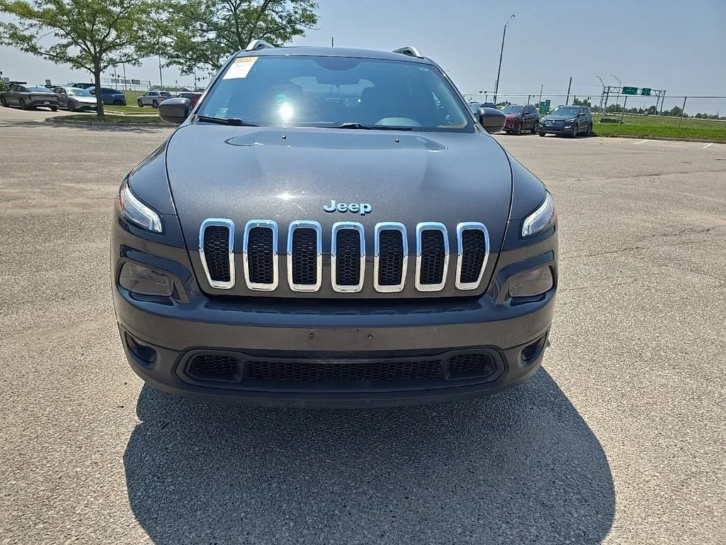 Used 2016 Gray Jeep Latitude image 2