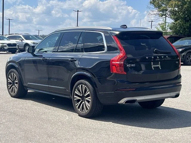 Used 2020 Black Volvo T5 Momentum image 11