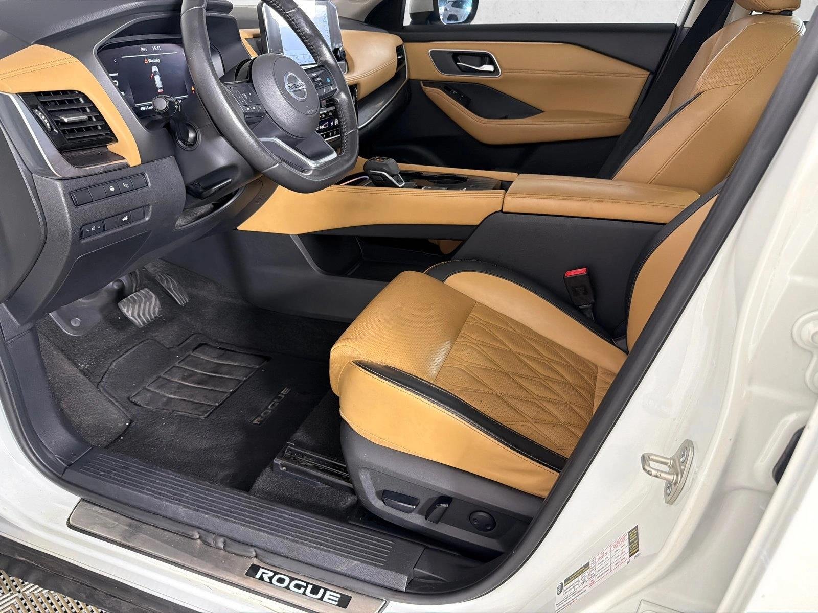 Used 2021 Pearl White Tricoat Nissan Platinum image 11