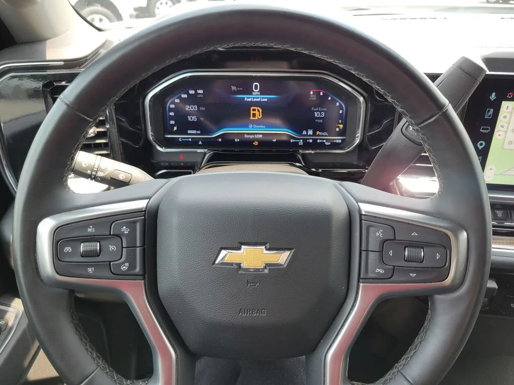 Used 2025 Summit White Chevrolet LT image 32
