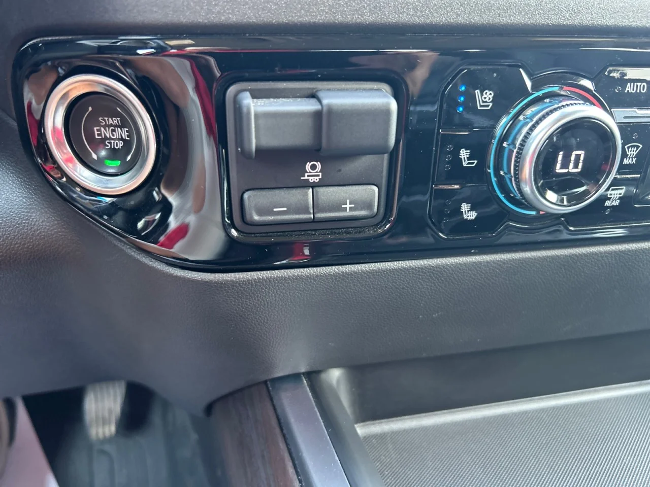 Used 2024 Sterling Metallic GMC SLT image 13