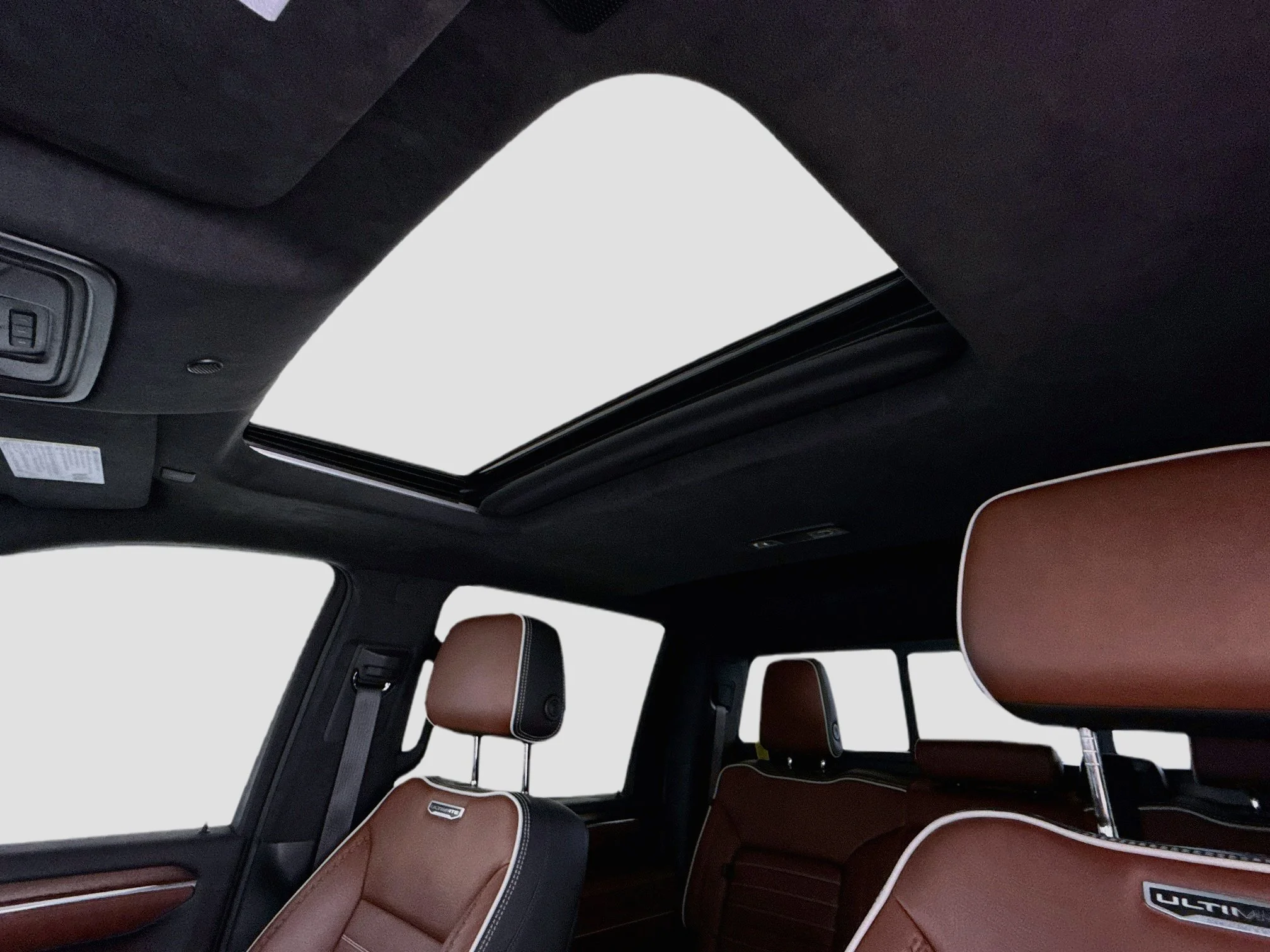 Used 2024 White Frost Tricoat GMC Denali Ultimate DRW image 24