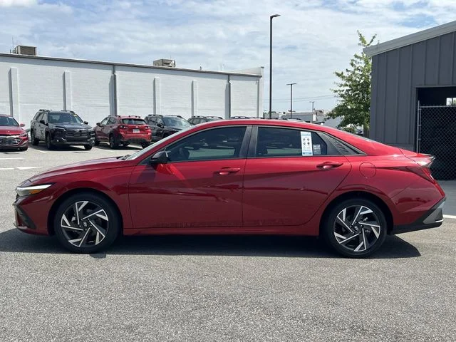 Used 2025 Red Hyundai SEL Sport image 10
