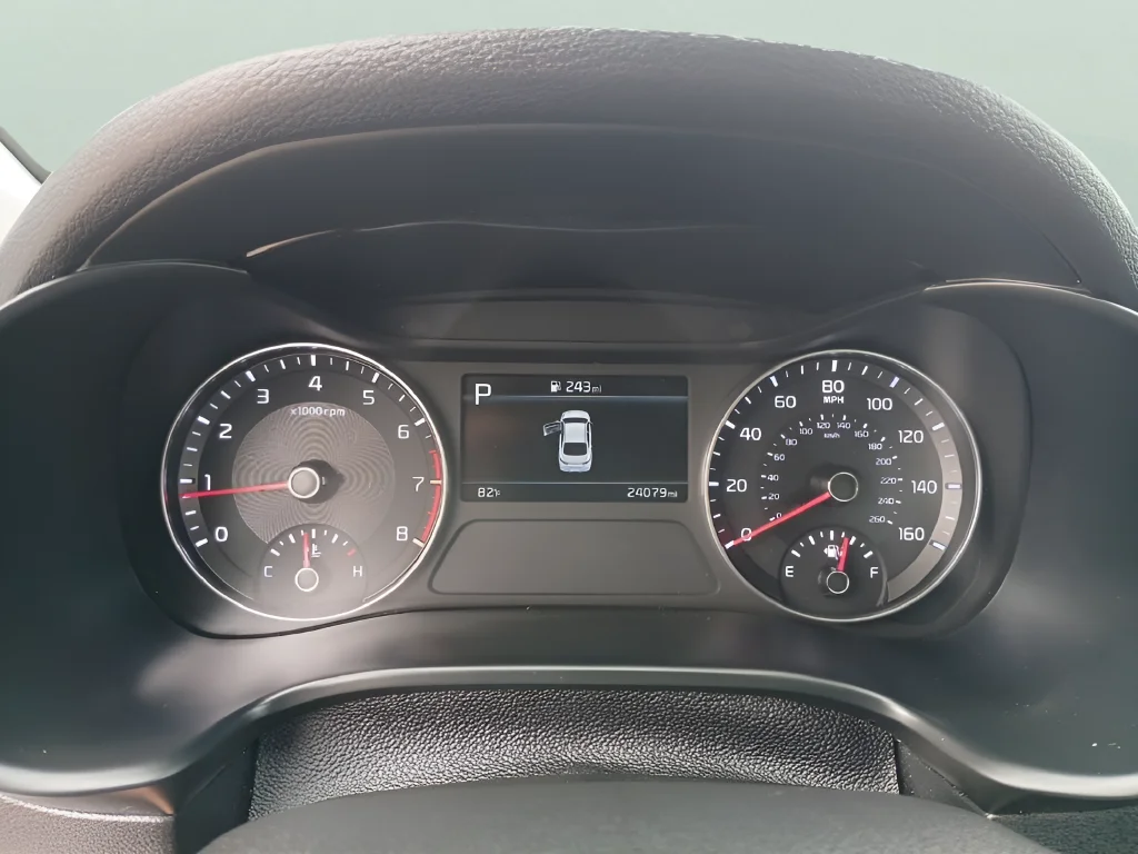 Used 2023 White Kia LXS image 16