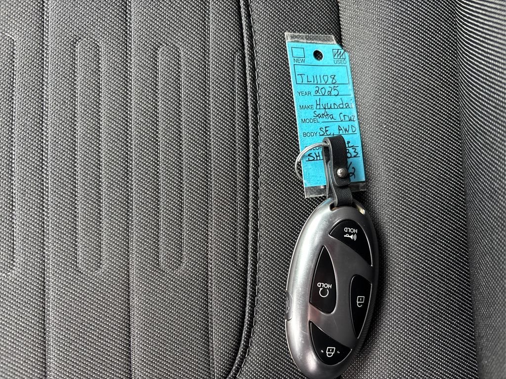 2025 Hyundai Santa Cruz SE - Photo 37