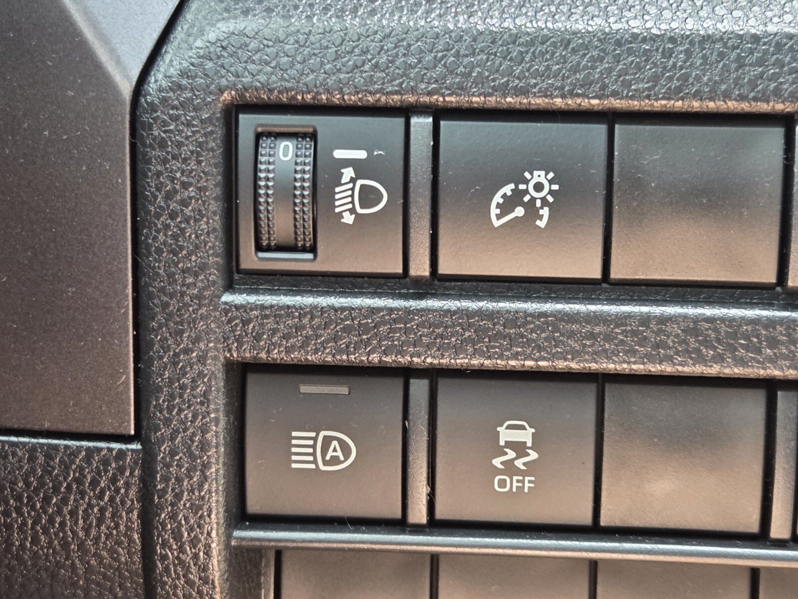 Used 2025 Ice Cap Toyota SR5 image 21