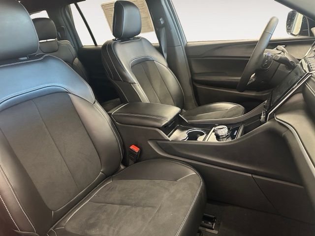 Used 2024 Red Jeep Altitude image 19