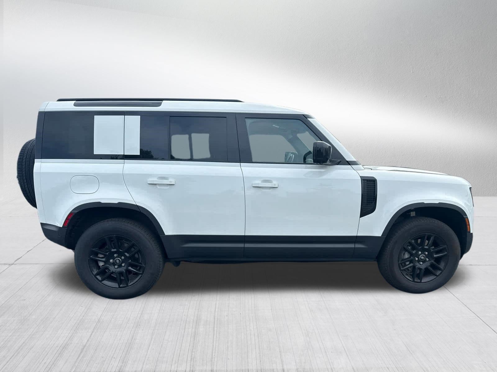 Used 2025 White Land Rover S image 5