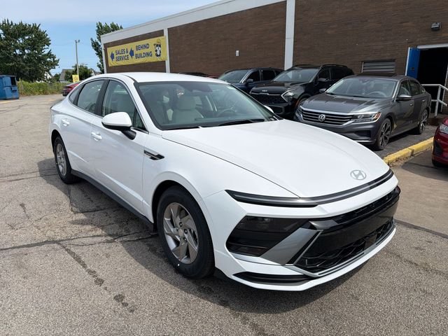New 2026 White Hyundai SE image 37