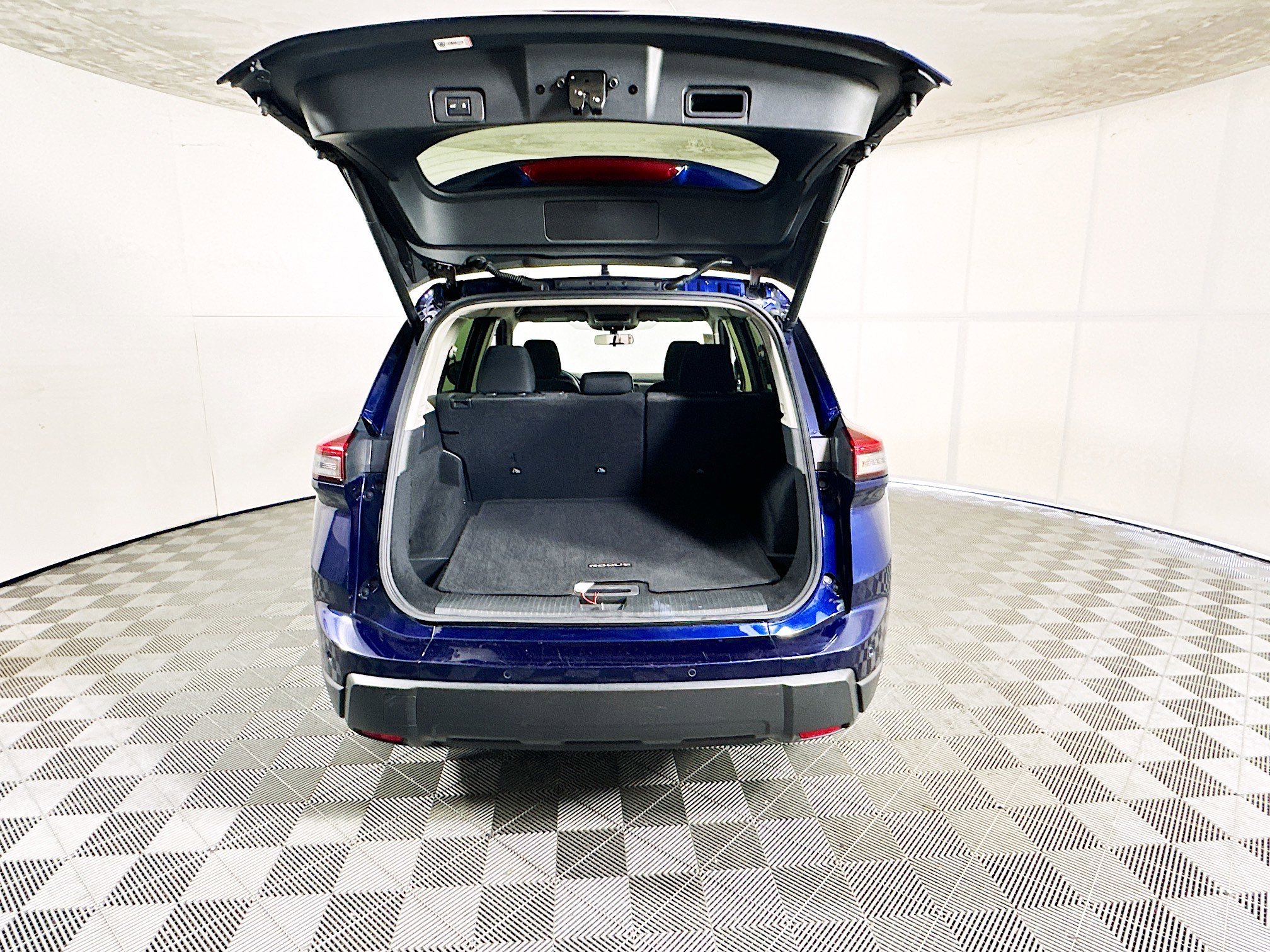 Used 2024 Deep Ocean Blue Pearl Nissan SV image 31