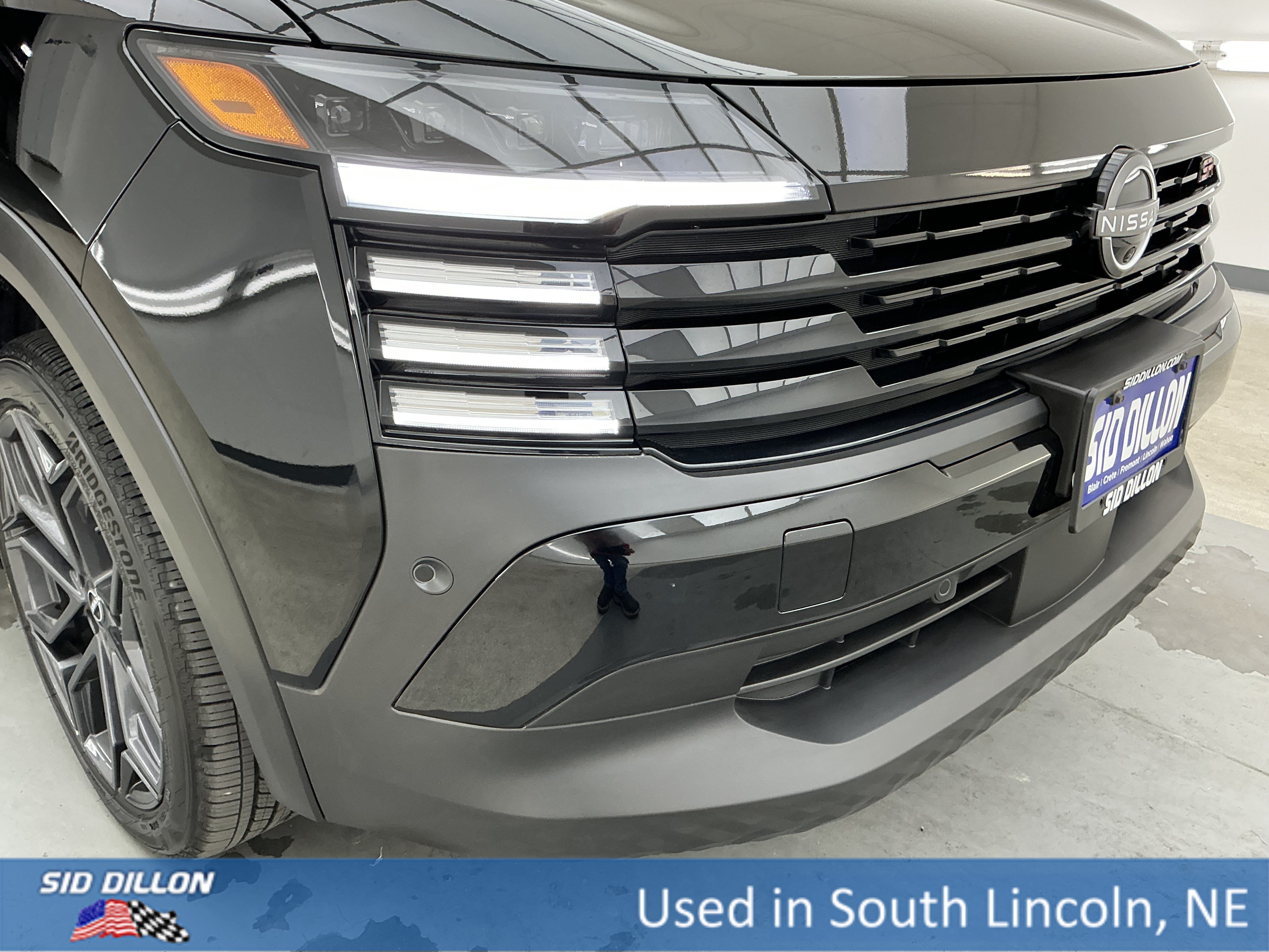 Used 2025 Super Black Nissan SR image 25