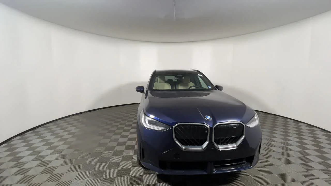 New 2025 Tanzanite Blue II Metallic BMW 30 xDrive image 3