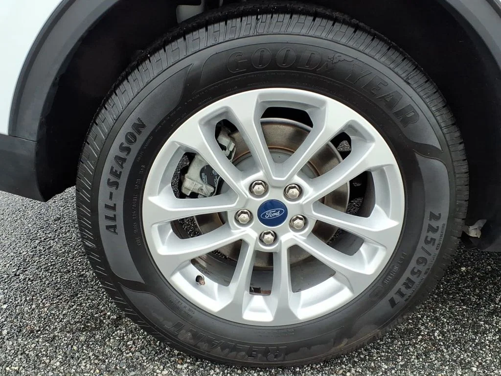 Used 2022 White Ford SE image 31