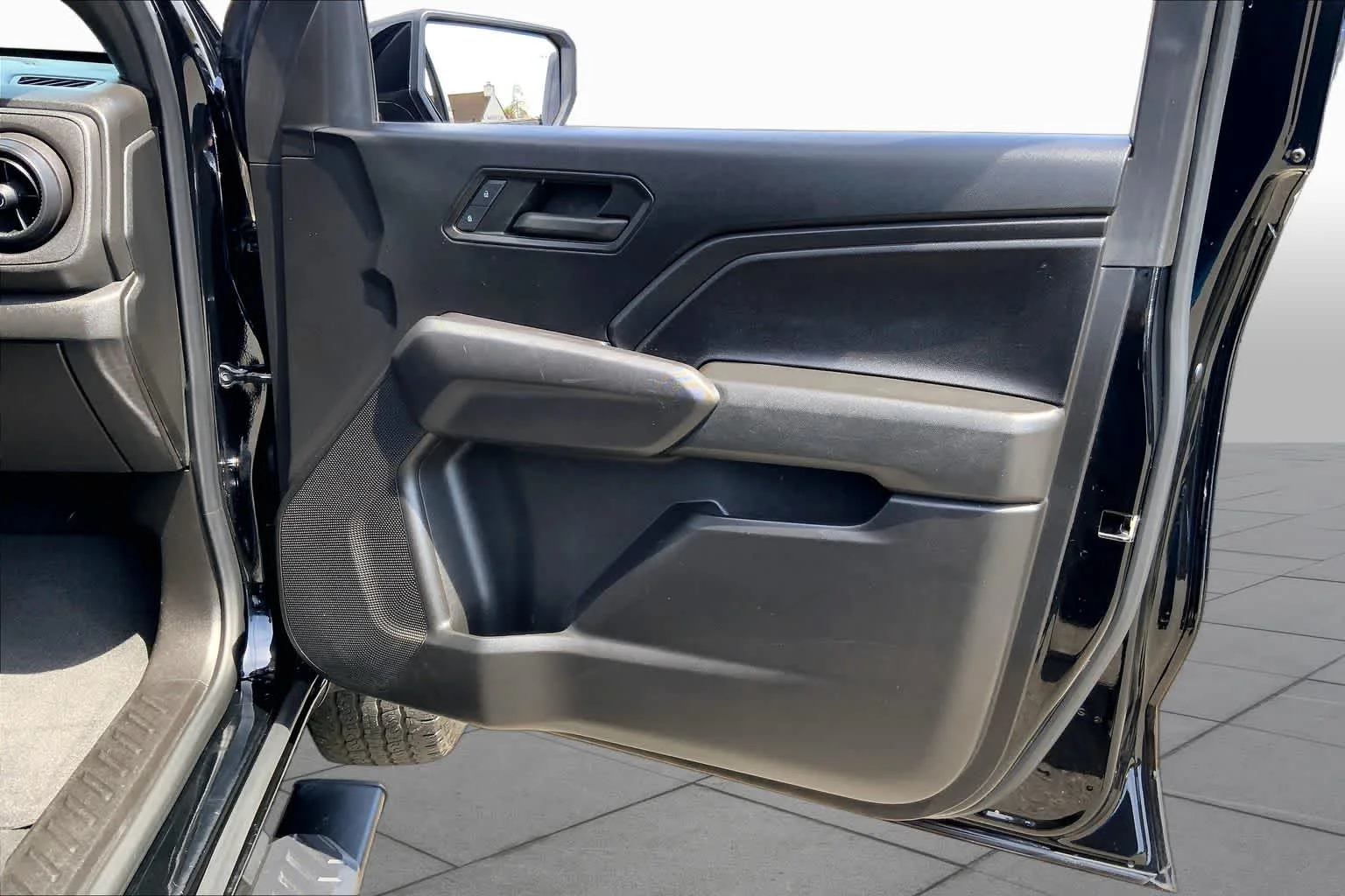 Used 2023 Black Chevrolet 4WD Trail Boss image 22