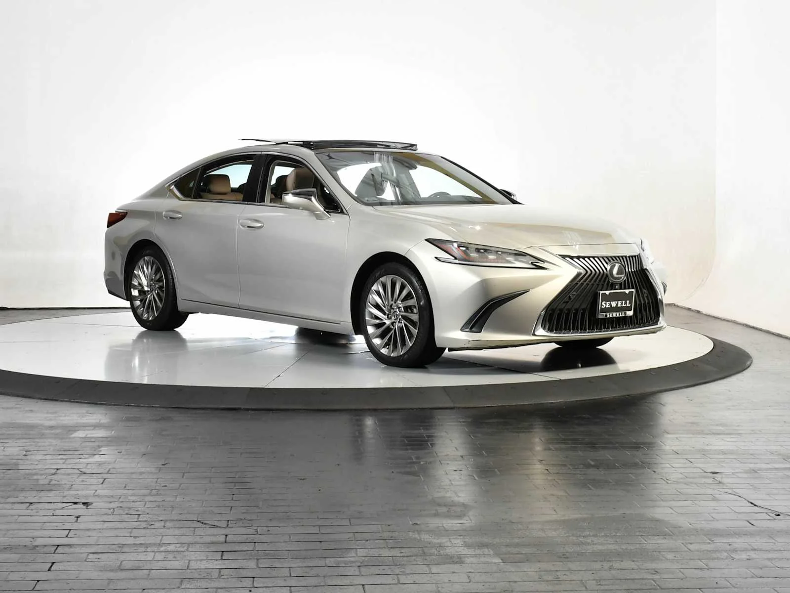 Used 2019 Moonbeam Beige Metallic Lexus Ultra Luxury image 9