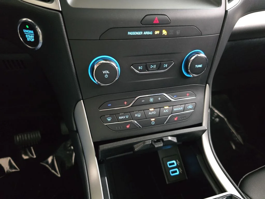 Used 2019 Gray Ford SEL image 26
