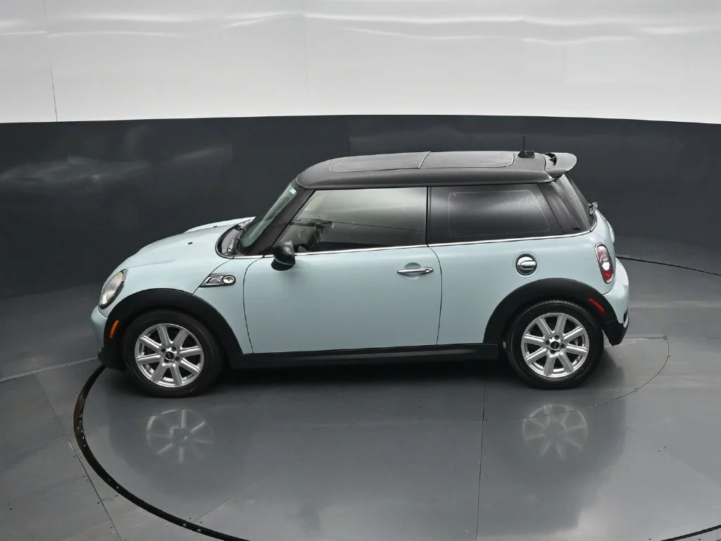 Used 2013 Blue MINI Base image 40