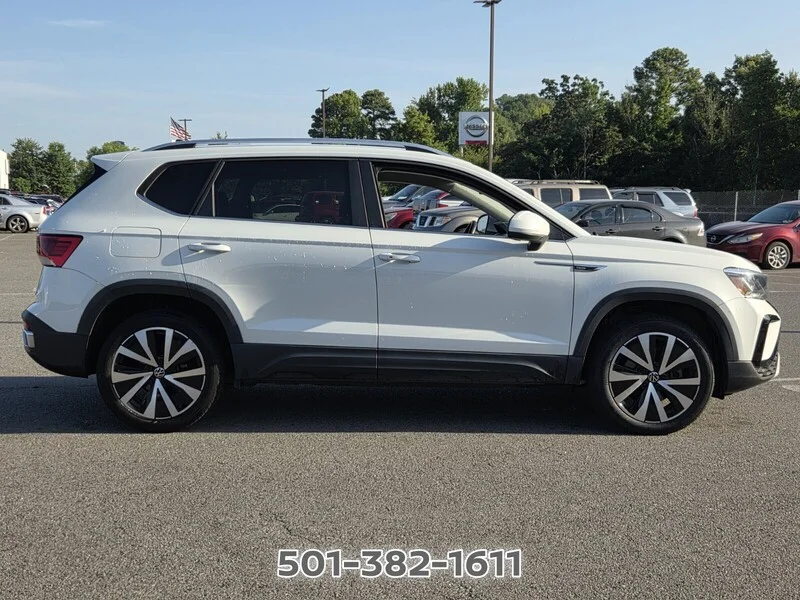 Used 2023 Pure White Volkswagen SE FWD image 6