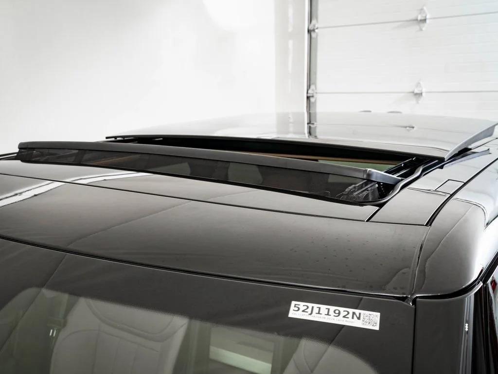New 2026 Santorini Black Metallic Land Rover Dynamic SE image 14