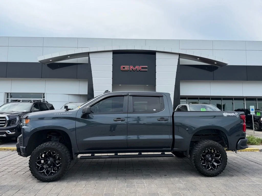 Used 2019 Shadow Gray Metallic Chevrolet Custom image 1