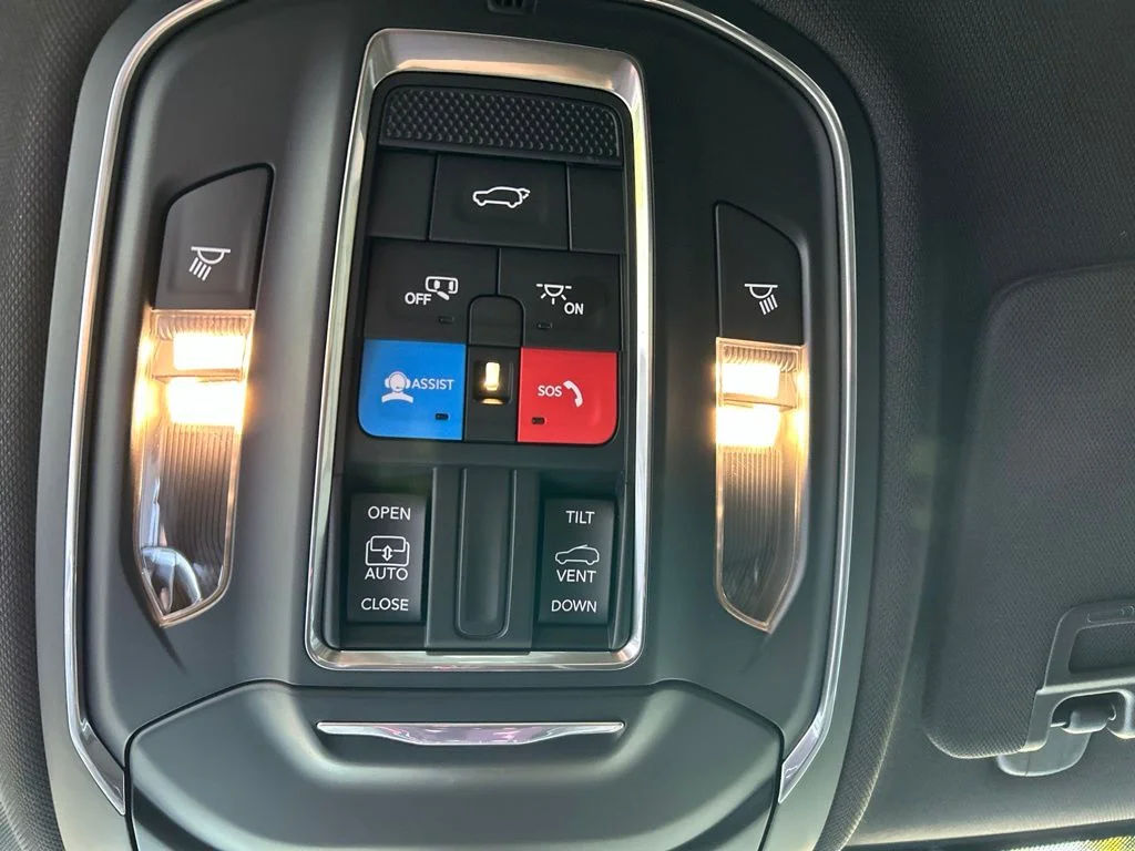 Used 2025 White Jeep Altitude X image 22