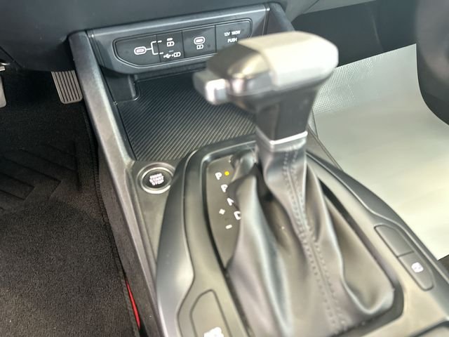 Used 2025 White Kia LXS image 22