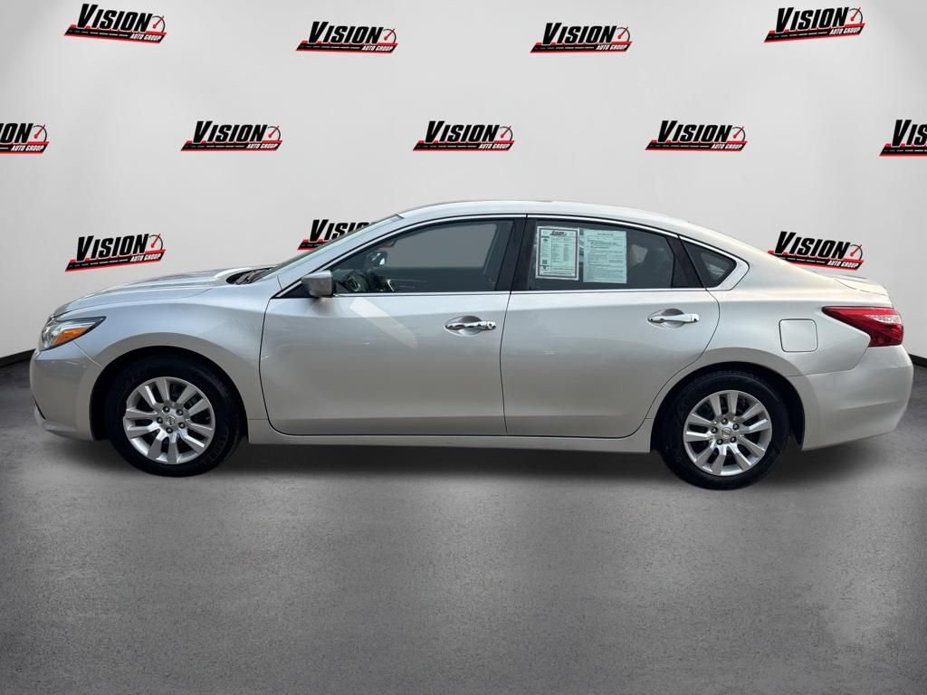 Used 2017 Silver Nissan 2.5 S image 8