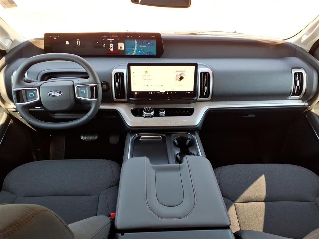 New 2025 Oxford White Ford Active image 28