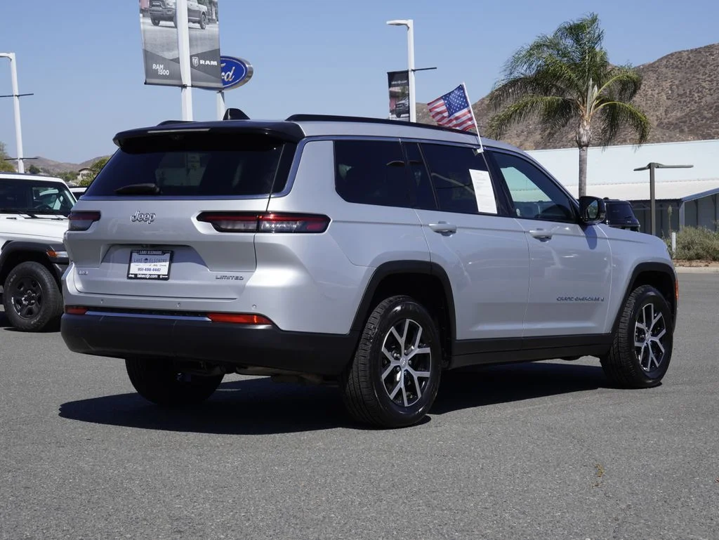 Used 2024 Silver Jeep Limited image 3