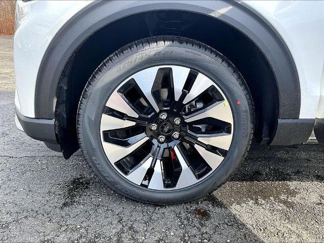 New 2026 Star White Metallic Tri-Coat Ford Platinum™ image 12