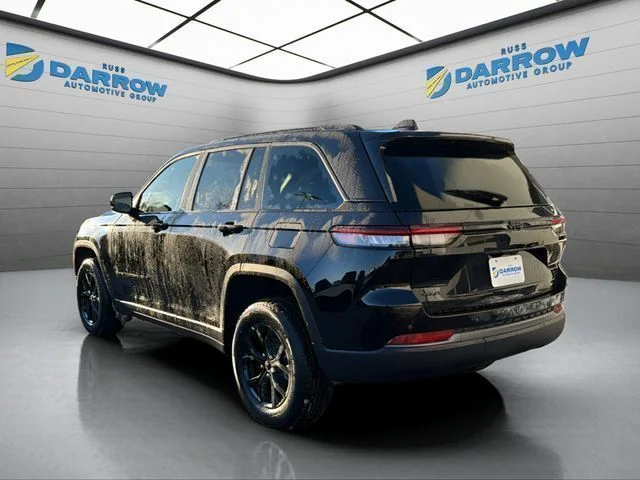 New 2026 Diamond Black Crystal Pearl-Coat Exterior Paint Jeep Laredo image 3