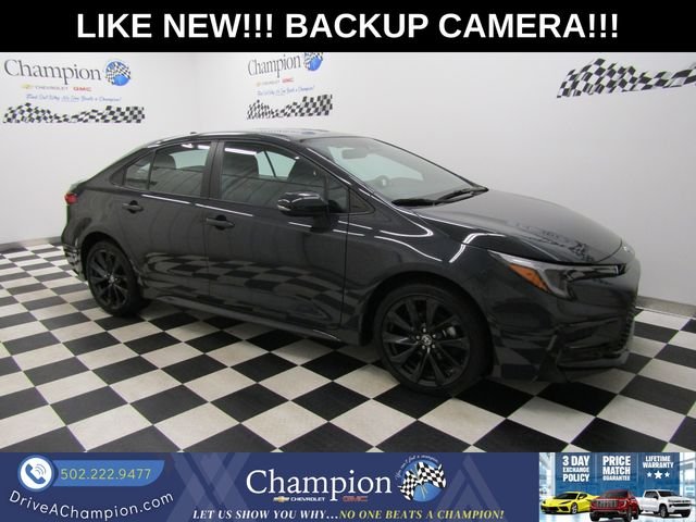 Used 2024  Toyota SE image 1