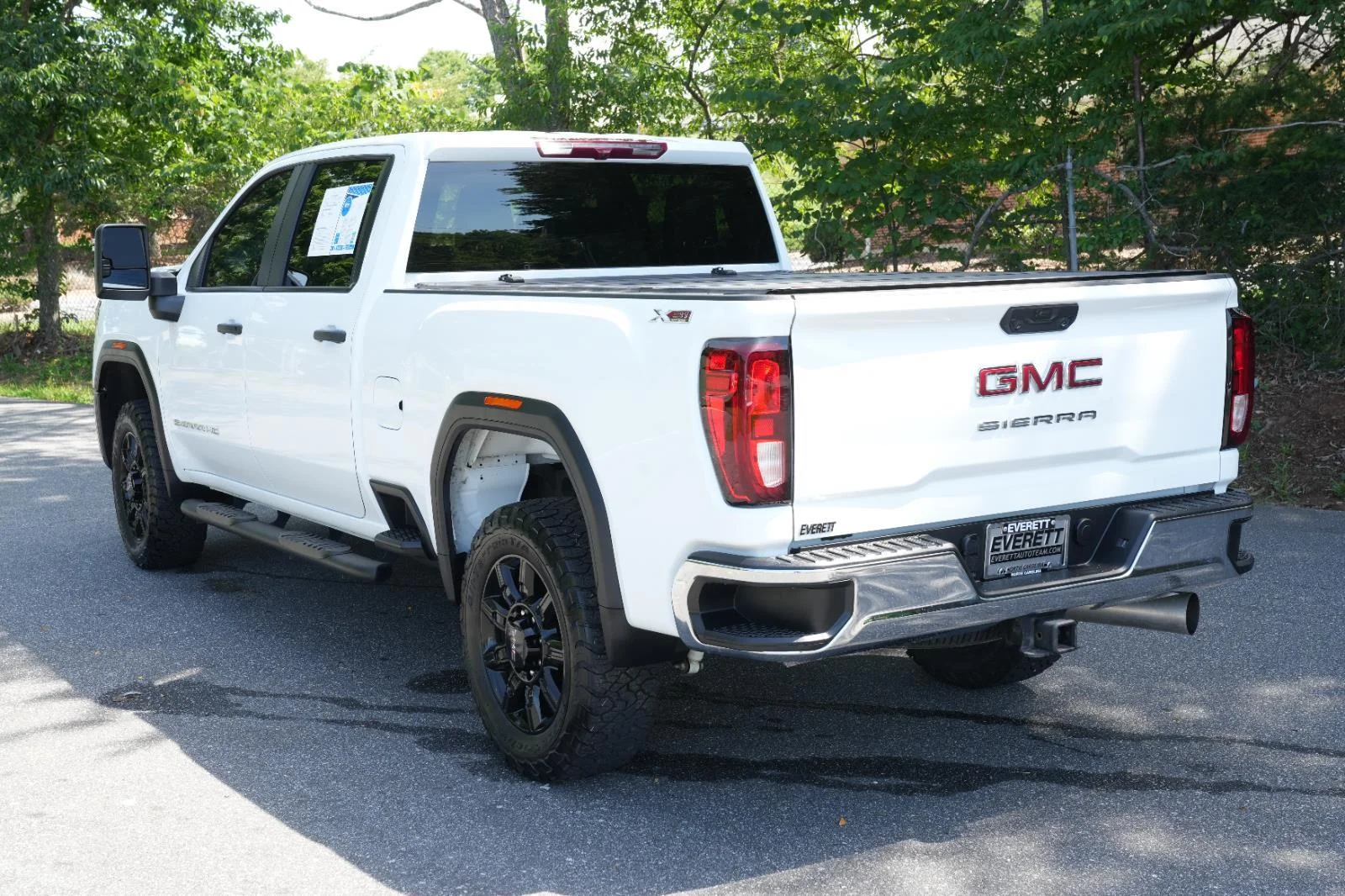Used 2024 Summit White GMC Pro image 5