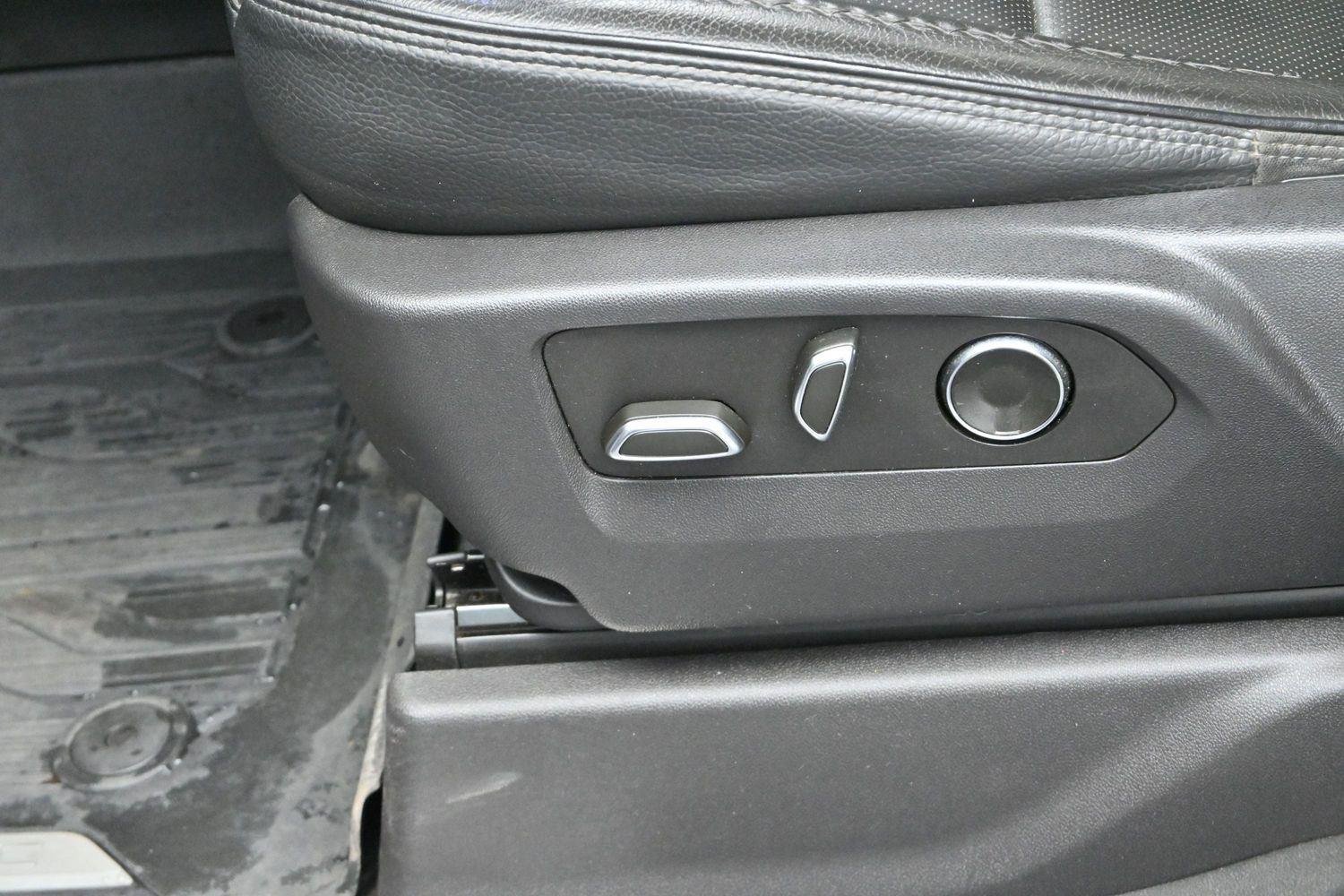 Used 2024 White Frost Tricoat GMC Denali image 14