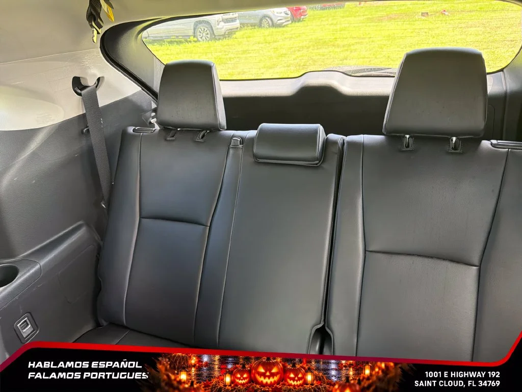 Used 2022 Silver Toyota XLE image 29