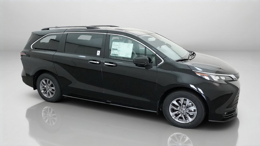 New 2026 Midnight Black Metallic Toyota XLE image 36