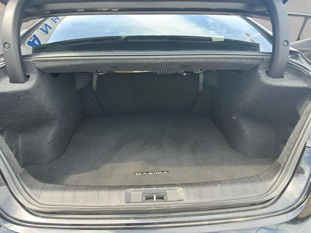 Used 2017 Super Black Nissan Platinum image 4