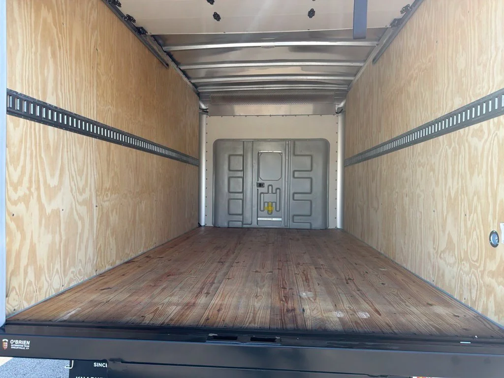New 2027 Oxford White Ford E-350 SRW image 11