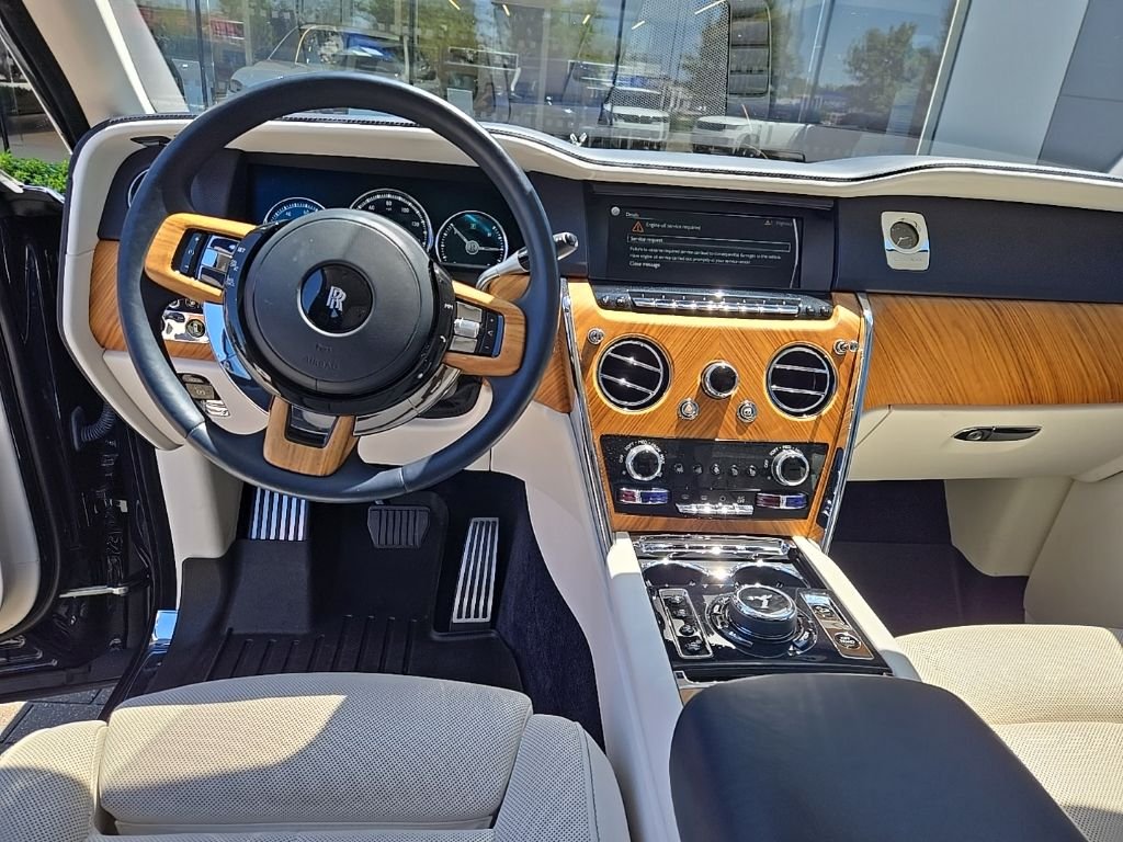 Used 2021 Midnight Sapphire Rolls-Royce Base image 12