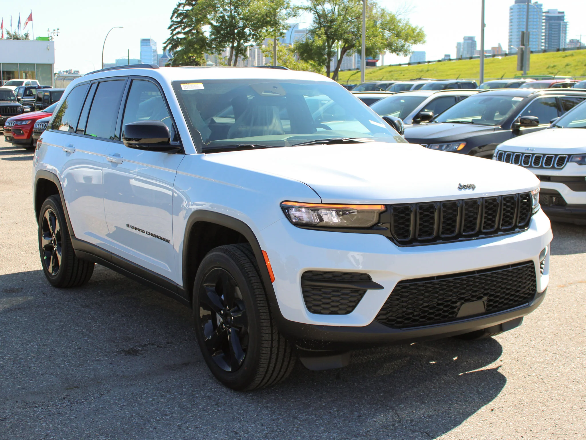 New 2025 White Jeep Altitude* 4x4, Sunroof, Trailer Tow Pkg, Heated Leather image 6