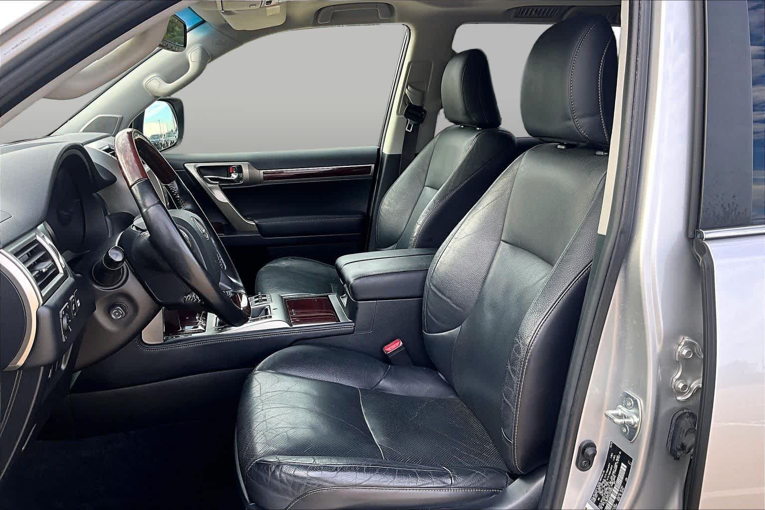 Used 2018 Silver Lining Metallic Lexus Premium image 8