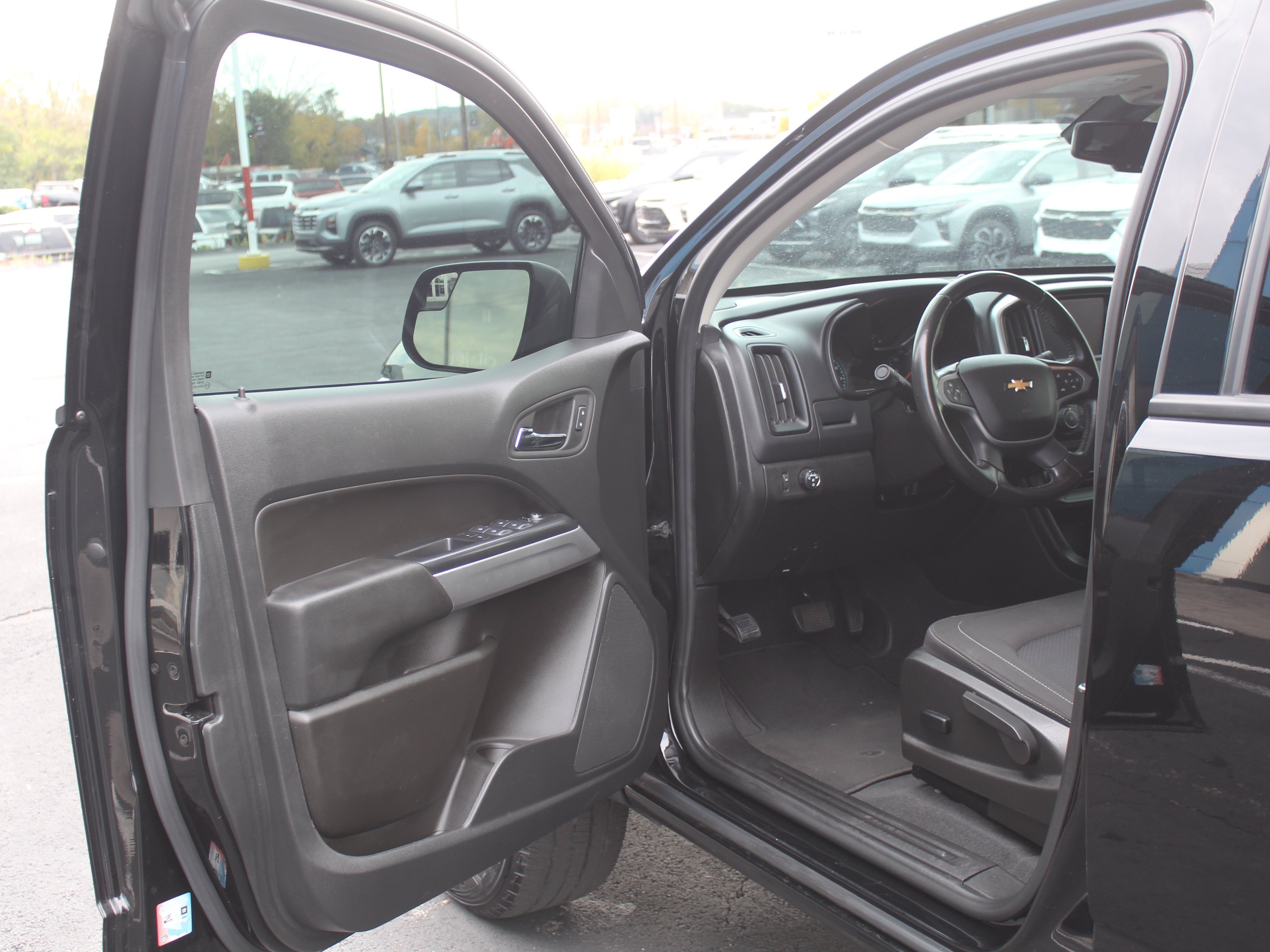 Used 2022 BLACK Chevrolet 2WD LT image 12