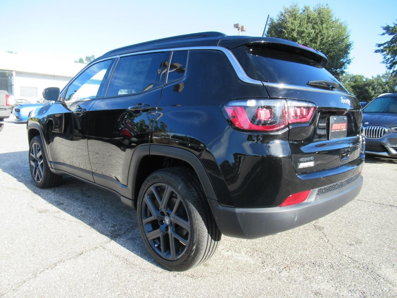 New 2026 Diamond Black Crystal Pearlcoat Jeep Latitude image 5