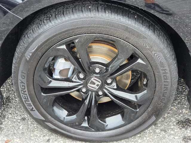 Used 2025 Crystal Black Pearl Honda SE image 19
