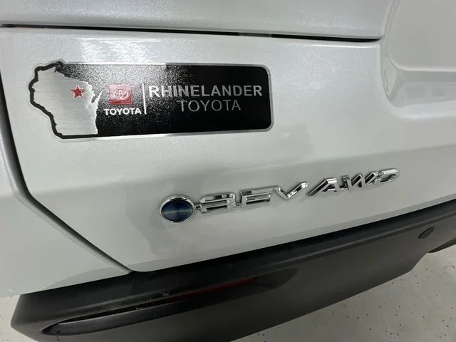 New 2026 Wind Chill Pearl <sup>1</sup> Toyota  XLE image 32