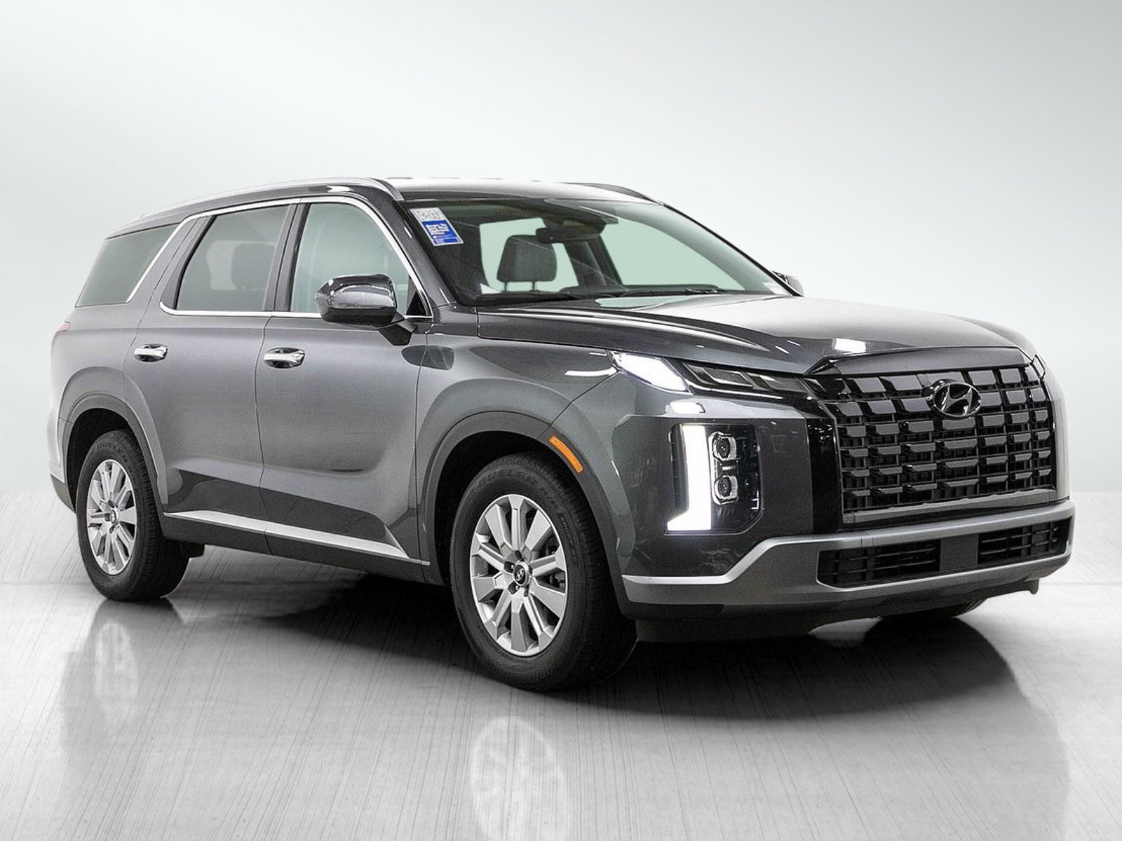Used 2025 Steel Graphite Hyundai SEL AWD image 7