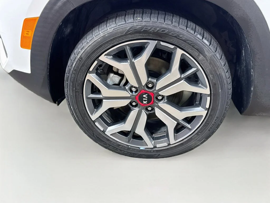 Used 2021 White Kia SX image 39
