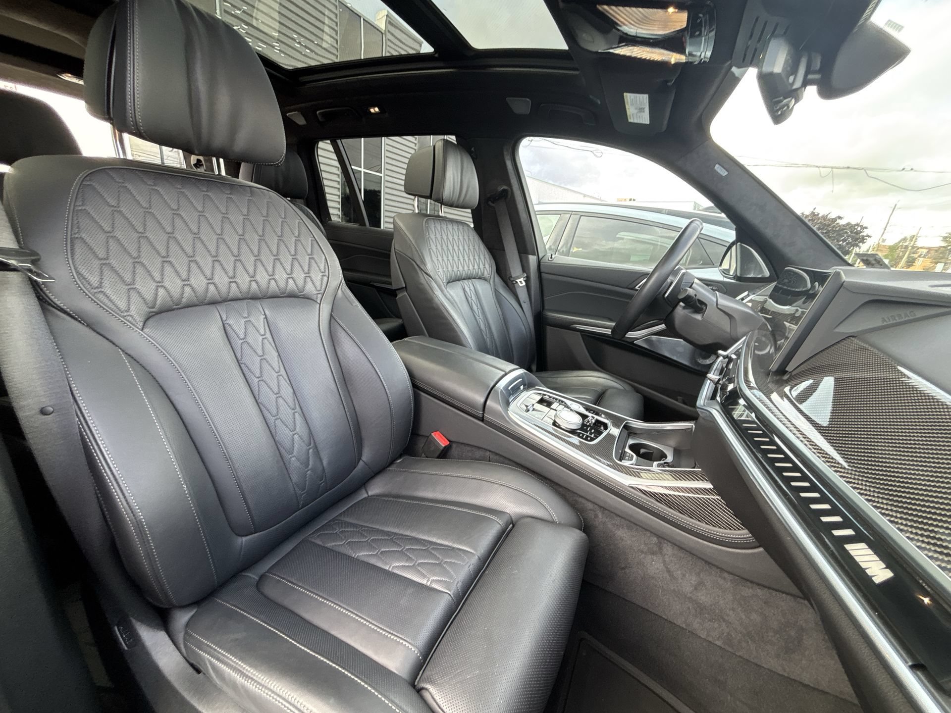 Used 2026 Gray BMW M60i image 27